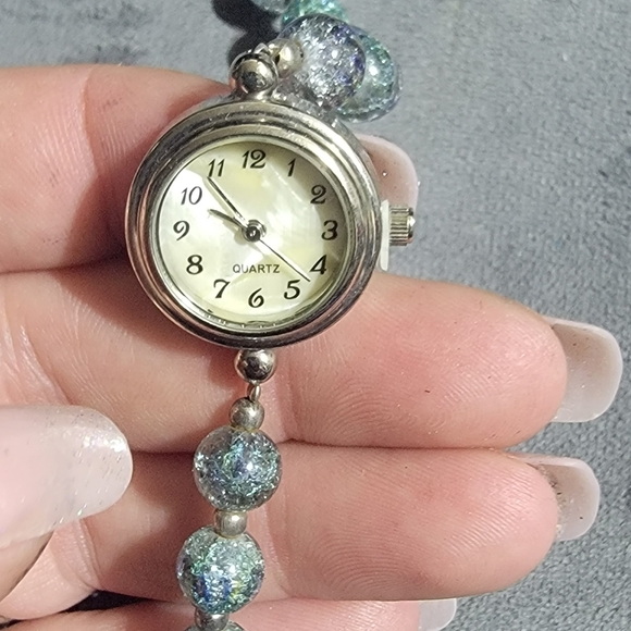 Quartz Watch - Picture 2 of 5